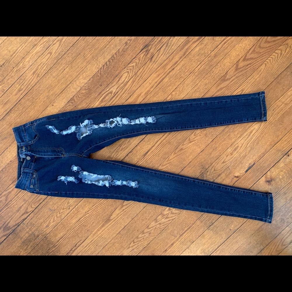 Fashion Nova Ripped Skinny Jean Size 1/2
